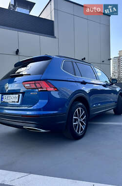 Позашляховик / Кросовер Volkswagen Tiguan 2019 в 