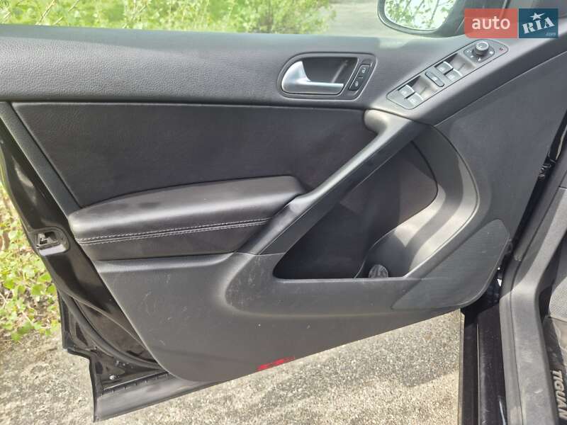 Внедорожник / Кроссовер Volkswagen Tiguan 2016 в Киеве фото 13 Внедорожник / Кроссовер Volkswagen Tiguan 2016 в Киеве