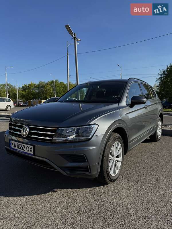 Позашляховик / Кросовер Volkswagen Tiguan 2020 в 