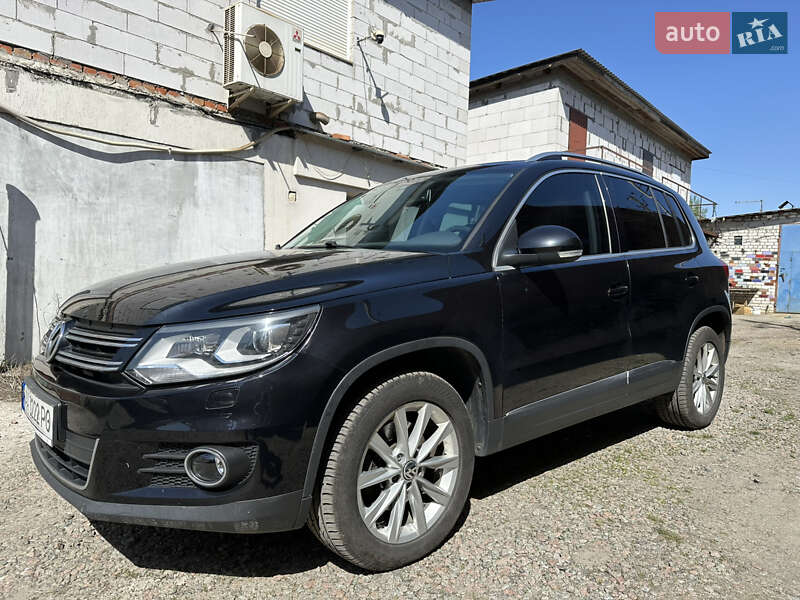 Внедорожник / Кроссовер Volkswagen Tiguan 2013 в 