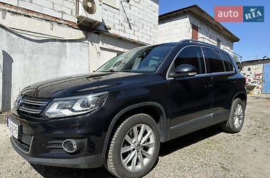Внедорожник / Кроссовер Volkswagen Tiguan 2013 в 