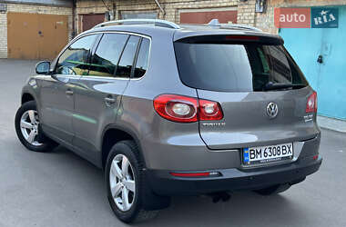 Внедорожник / Кроссовер Volkswagen Tiguan 2010 в 