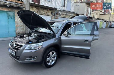 Внедорожник / Кроссовер Volkswagen Tiguan 2010 в 