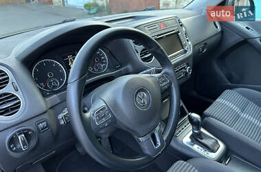 Внедорожник / Кроссовер Volkswagen Tiguan 2010 в 
