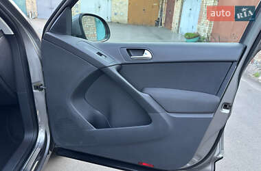 Внедорожник / Кроссовер Volkswagen Tiguan 2010 в 