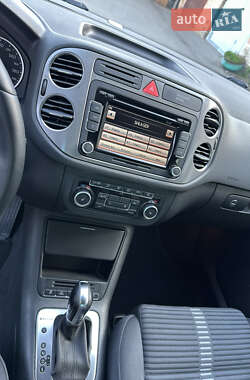 Внедорожник / Кроссовер Volkswagen Tiguan 2010 в 