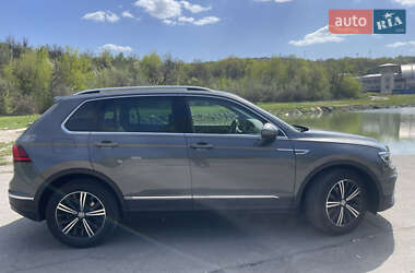 Внедорожник / Кроссовер Volkswagen Tiguan 2018 в 