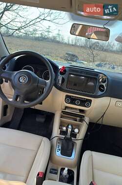 Внедорожник / Кроссовер Volkswagen Tiguan 2012 в 