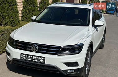 Внедорожник / Кроссовер Volkswagen Tiguan 2021 в 