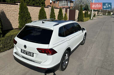 Внедорожник / Кроссовер Volkswagen Tiguan 2021 в 