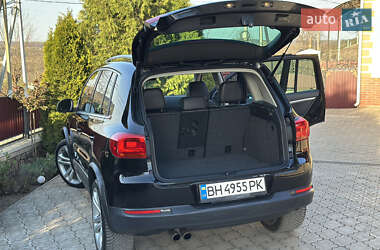 Позашляховик / Кросовер Volkswagen Tiguan 2012 в 
