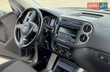 Позашляховик / Кросовер Volkswagen Tiguan 2014 в 
