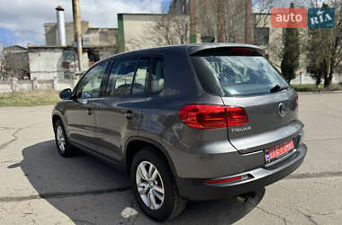 Позашляховик / Кросовер Volkswagen Tiguan 2014 в 