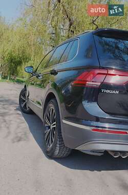 Внедорожник / Кроссовер Volkswagen Tiguan 2017 в 