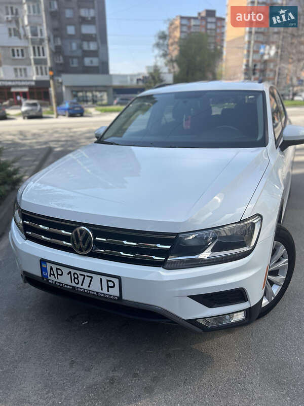 Внедорожник / Кроссовер Volkswagen Tiguan 2018 в 