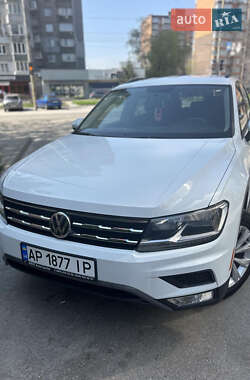Внедорожник / Кроссовер Volkswagen Tiguan 2018 в 