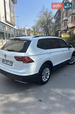 Внедорожник / Кроссовер Volkswagen Tiguan 2018 в 