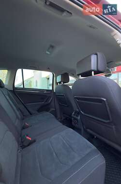 Внедорожник / Кроссовер Volkswagen Tiguan 2018 в 