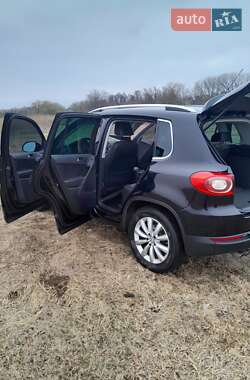 Внедорожник / Кроссовер Volkswagen Tiguan 2010 в 