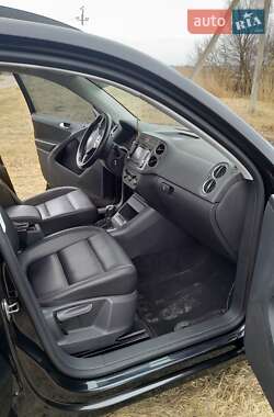 Внедорожник / Кроссовер Volkswagen Tiguan 2010 в 