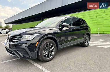 Внедорожник / Кроссовер Volkswagen Tiguan 2023 в 