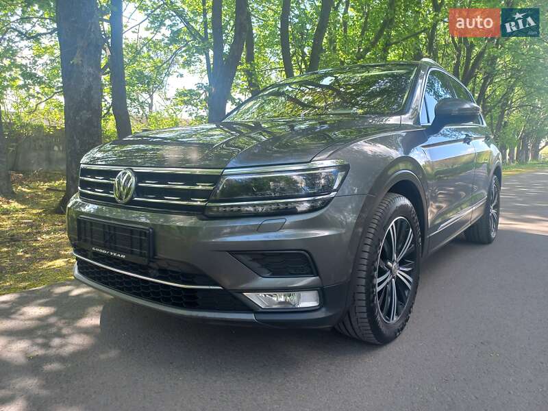 Внедорожник / Кроссовер Volkswagen Tiguan 2017 в Краснограде