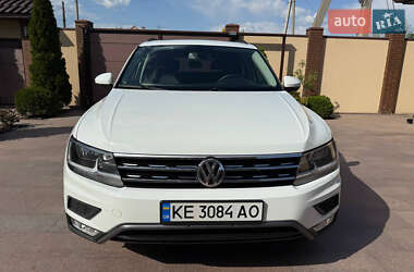 Позашляховик / Кросовер Volkswagen Tiguan 2019 в 