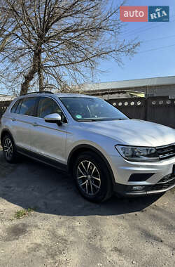 Внедорожник / Кроссовер Volkswagen Tiguan 2018 в 