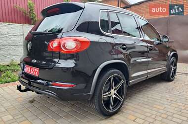 Позашляховик / Кросовер Volkswagen Tiguan 2009 в 