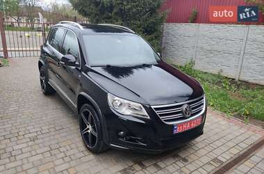 Позашляховик / Кросовер Volkswagen Tiguan 2009 в 