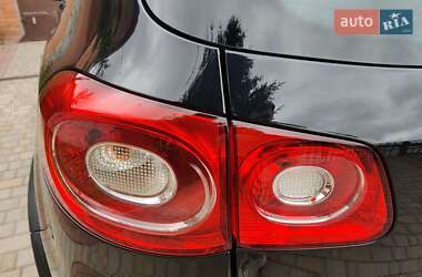 Позашляховик / Кросовер Volkswagen Tiguan 2009 в 