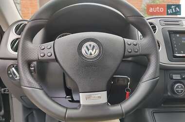 Позашляховик / Кросовер Volkswagen Tiguan 2009 в 
