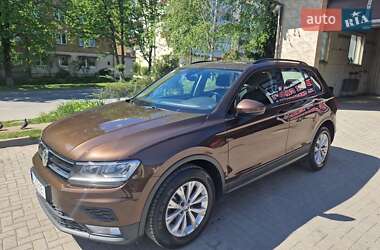 Внедорожник / Кроссовер Volkswagen Tiguan 2017 в 