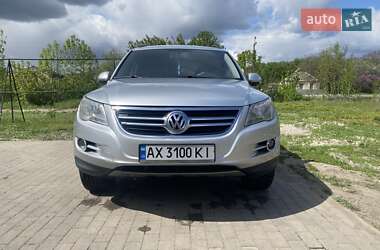 Внедорожник / Кроссовер Volkswagen Tiguan 2010 в Новой Водолаге