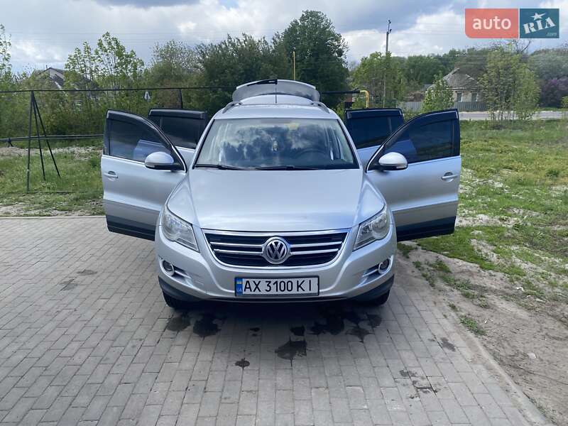 Позашляховик / Кросовер Volkswagen Tiguan 2010 в Новій Водолагі