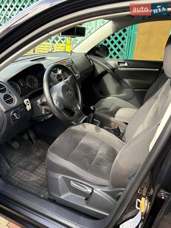 Внедорожник / Кроссовер Volkswagen Tiguan 2012 в Олевске