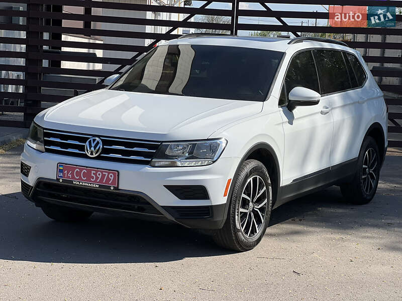 Внедорожник / Кроссовер Volkswagen Tiguan 2017 в 