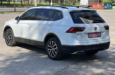 Внедорожник / Кроссовер Volkswagen Tiguan 2017 в 