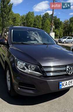 Позашляховик / Кросовер Volkswagen Tiguan 2015 в Києві
