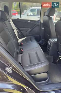 Внедорожник / Кроссовер Volkswagen Tiguan 2015 в 