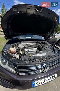 Внедорожник / Кроссовер Volkswagen Tiguan 2015 в 