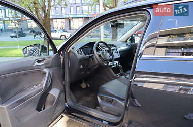 Внедорожник / Кроссовер Volkswagen Tiguan 2019 в 