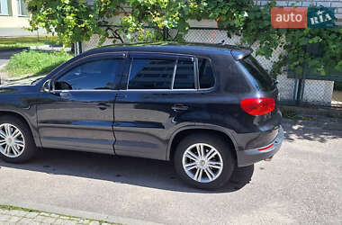 Внедорожник / Кроссовер Volkswagen Tiguan 2011 в 