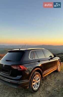 Внедорожник / Кроссовер Volkswagen Tiguan 2017 в 