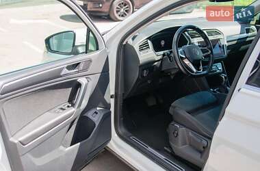 Внедорожник / Кроссовер Volkswagen Tiguan 2021 в 