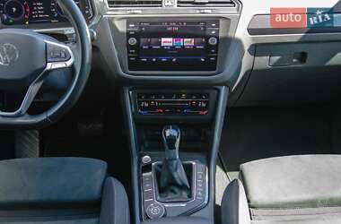 Внедорожник / Кроссовер Volkswagen Tiguan 2021 в 
