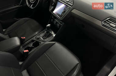 Внедорожник / Кроссовер Volkswagen Tiguan 2017 в 