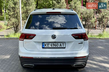 Внедорожник / Кроссовер Volkswagen Tiguan 2017 в 