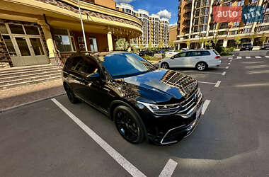 Внедорожник / Кроссовер Volkswagen Tiguan 2022 в 