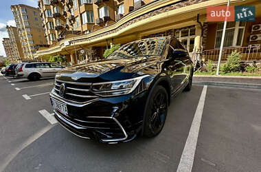Внедорожник / Кроссовер Volkswagen Tiguan 2022 в 